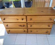 chest of drawers