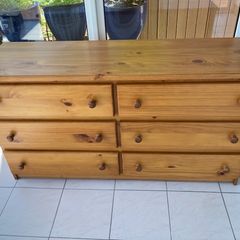 chest of drawers