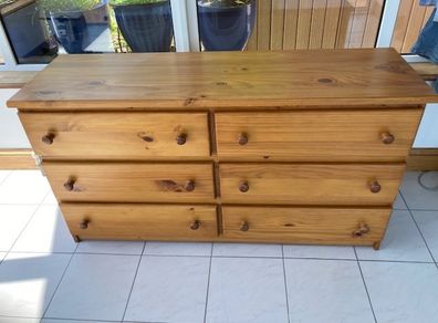 chest of drawers
