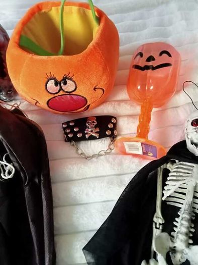 Halloween Decoration & Treat Bucket Bundle (Multi-Piece Spooky Set)