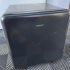 Retro mini fridge