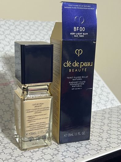 Cle De Peau Beaute Radiant Fluid Foundation Natural