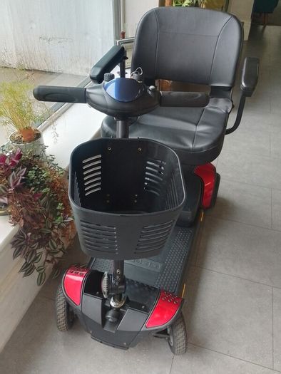 Pride Go-Go Elite Traveller 4-Wheel Mobility Scooter 2022 New Batteries