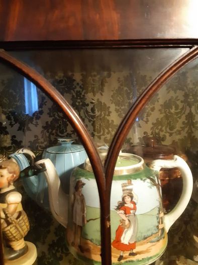 ,mahogany display cabinet