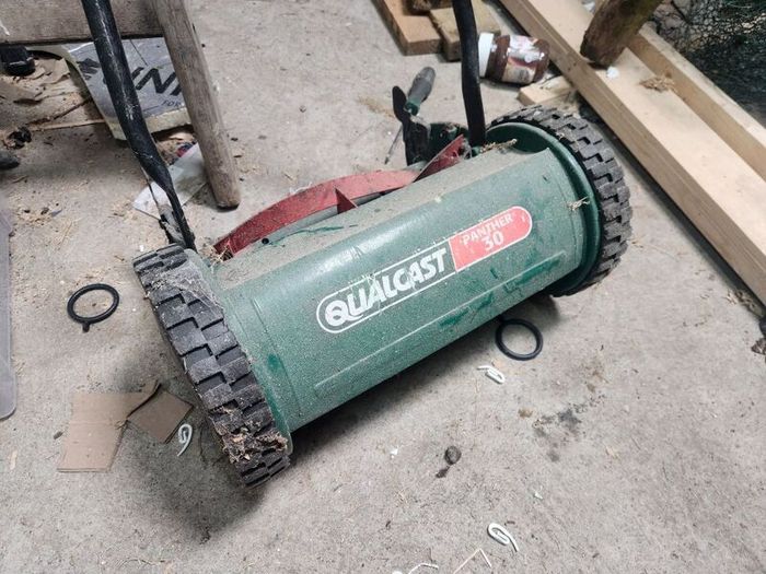 Qualcast Panther 30 Manual Push Cylinder Lawn Mower / Reel Mower