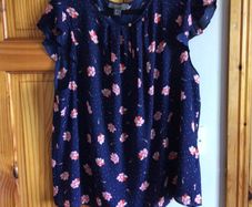 Ladies Navy blue floral blouse Size 20 includes post