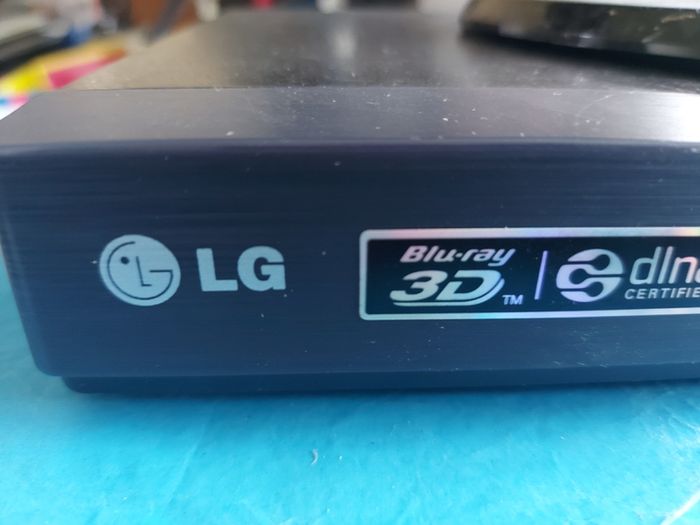 LG 3D-2D Blu-Ray Disc-DVD Player (Model BD660) and Samsung 19 inch TV-Monitor (Model LE19R88BD) with HDMI Lead, Power Cables and TV remote, both in excellent condition