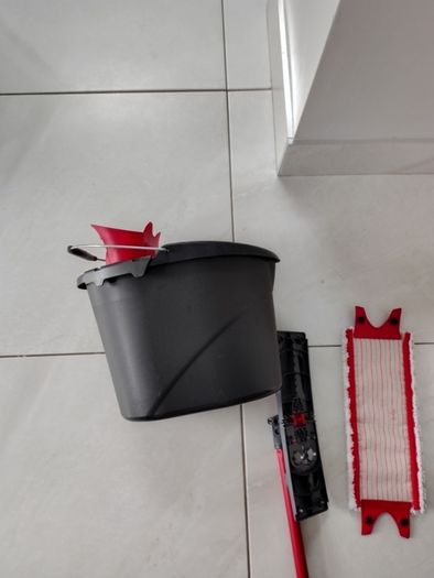 Vileda Ultramax Complete Mop and Bucket Set Black/Red