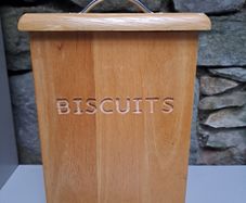 Solid wood biscuit tin
