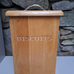 Solid wood biscuit tin