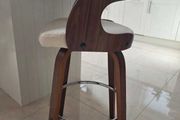 Bar stool