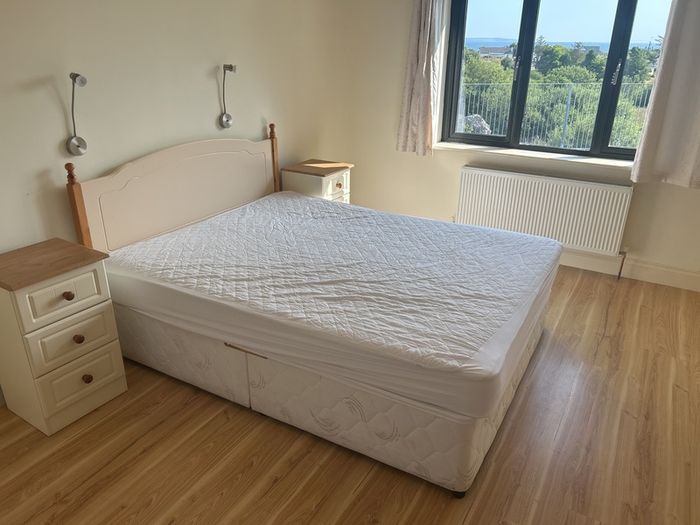 double bed and 2 side lockers