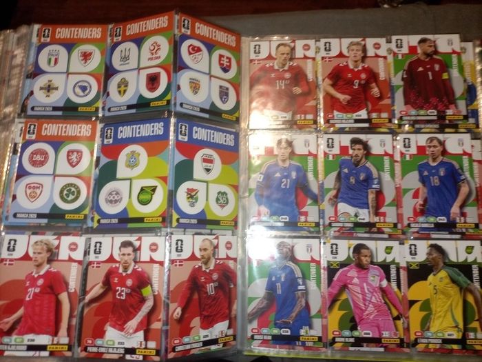 Panini World Cup 2026 binder almost full + extra cards