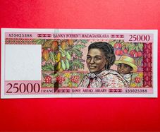 Madagascar  25,000 Francs  1998.  ( Uncirculated ) Pick 82a