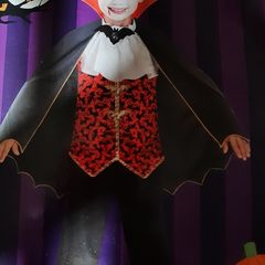 Halloween dracula set/ fancy dress outfit 5- 6 yrs