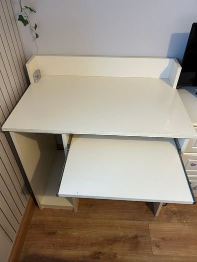Computer desk