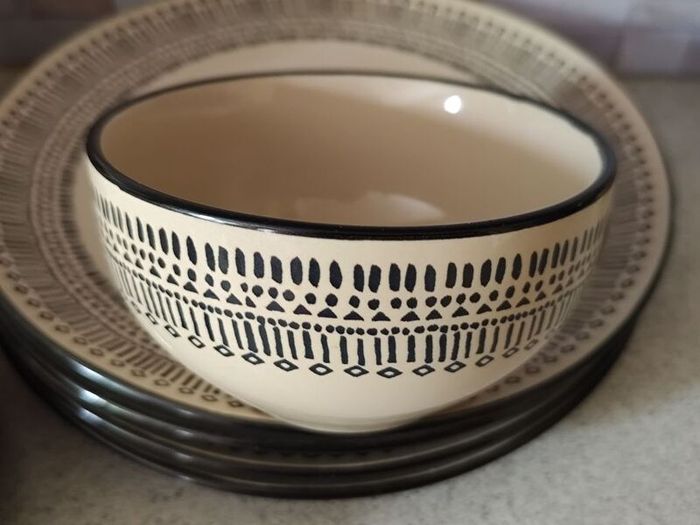 Wensley Stone 12-Piece Stoneware Dinner Set (As New)