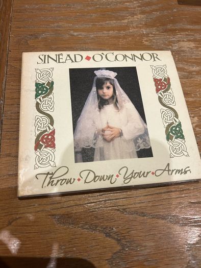 Sinead O'Connor - Throw Down Your Arms
