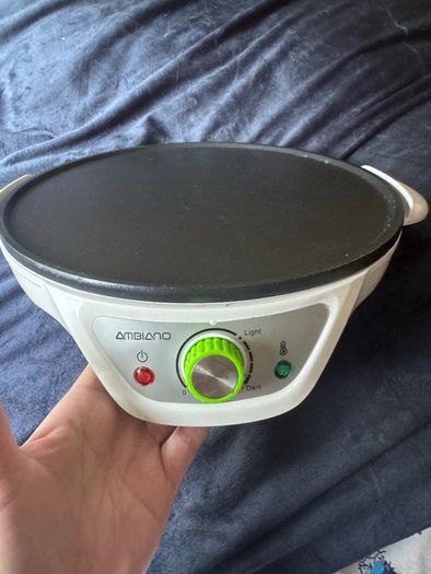 Albino crepe maker