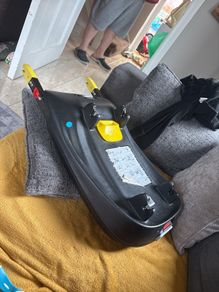 2in 1 baby pram car seat & isofix. NEED GONE ASAO.