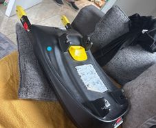 2in 1 baby pram car seat & isofix. NEED GONE ASAO.