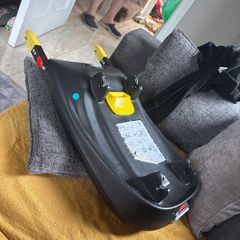 2in 1 baby pram car seat & isofix. NEED GONE ASAO.