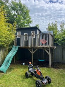 Treehouse/playhouse custom built excellent condition
