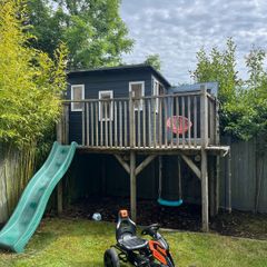 Treehouse/playhouse custom built excellent condition