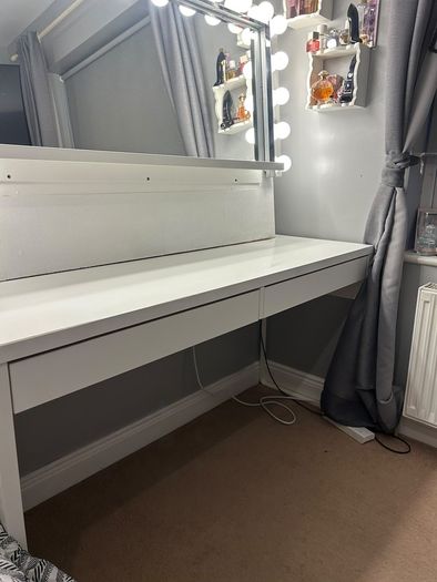 Ikea Micke desk & vanity mirror