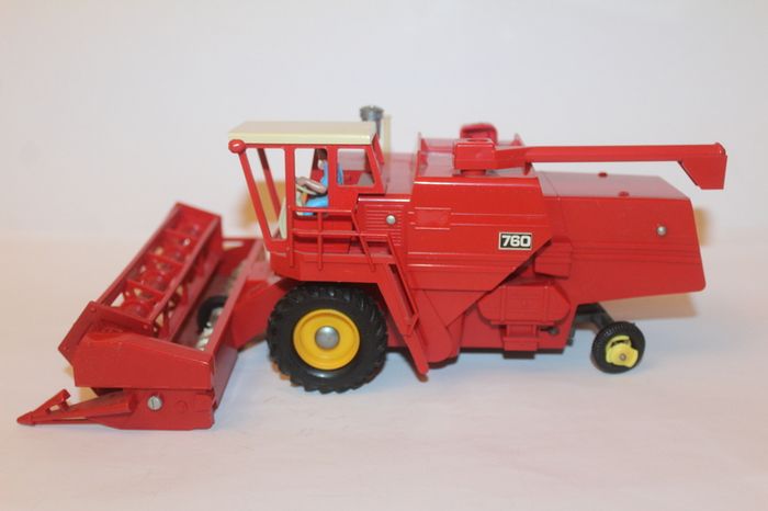 Britains - Farm - Massey Ferguson Combine Harvester 760