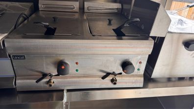 Twin basket Lincat Fryer