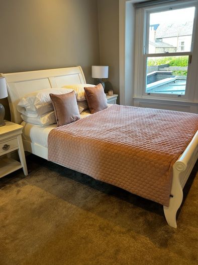 White Wooden Queen Sleigh Bed
