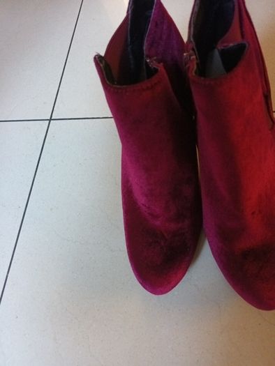 Heavenly Soles Velvet Ankle Boots.  S.6E. New
