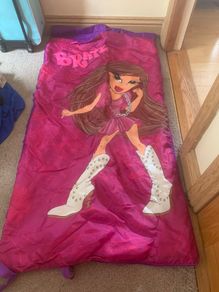 Girls Bratz sleeping bag in excellent condition