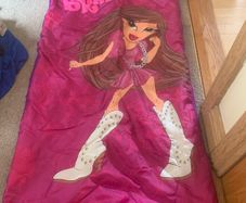 Girls Bratz sleeping bag in excellent condition