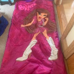 Girls Bratz sleeping bag in excellent condition