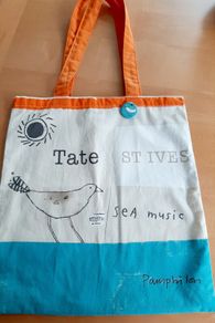 Tate St Ives bag and badge