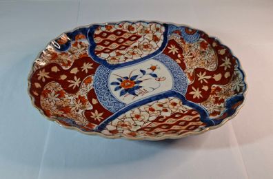 Japanese Imari Hand-Painted Porcelain Plate Scalloped Edge Bowl