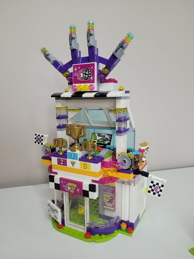 LEGO Friends 41352 The Big Race Day