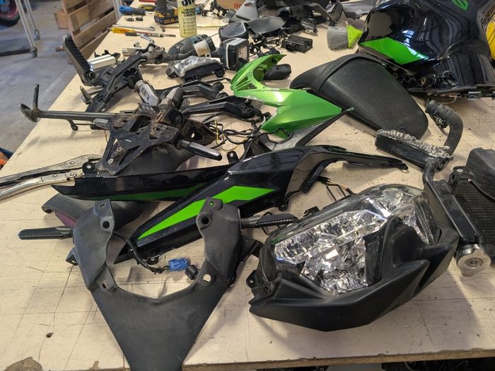 Kawasaki Z650 breaking for parts 2022