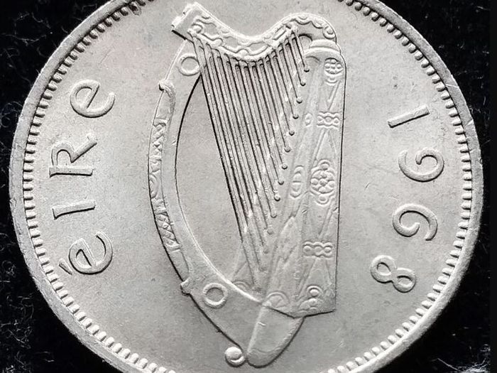 [#392] - Ireland 1968 | Irish 6p | Six Pence | Wolfhound | KM.13a | UNC