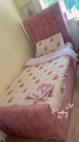 Single sleigh bed