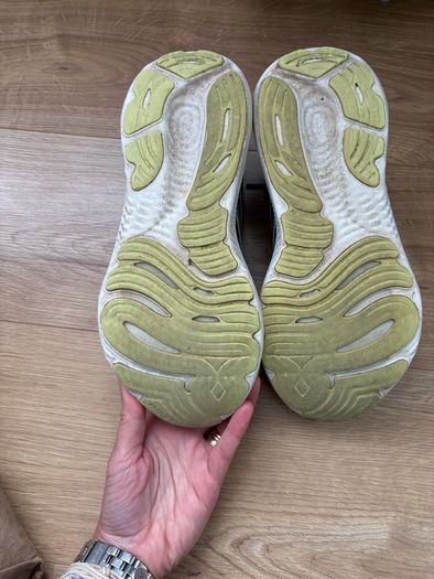 Brooks Women's Glycerin Gts 22Sneaker Size 8(42)