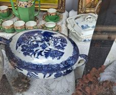 Antique Blue Willow Cauldron