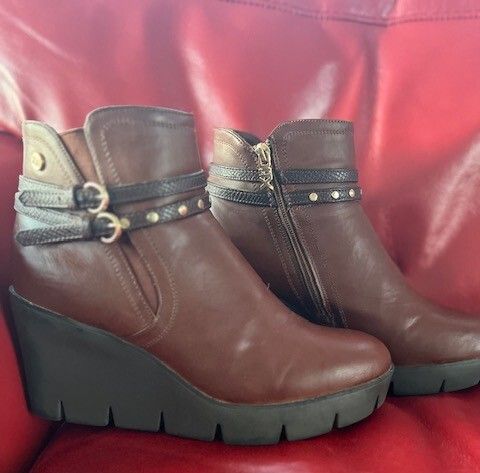 Brown Leather Ankle Boots With Wedge Size 40 (uk 7).  Spanish Brand Xti Quality Soft Leather Boots & Excellent Condition