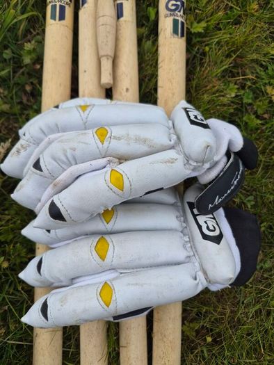 Gunn & Moore GM Maxi Select Adult Cricket Bat