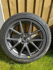 Tesla Model 3 Winter Tyres Set LIKE NEW!!