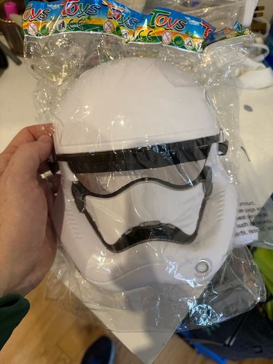 Halloween costume- Brand New Kids Star Wars Stormtrooper Costume & Mask (Age 10 / 140cm)