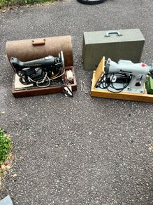 2 vintage sewing machine's