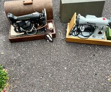 2 vintage sewing machine's